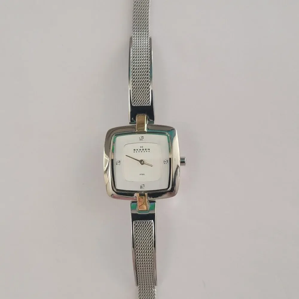 Skagen Womens Watch 454SGSC White Dial Silver Case Silver Mesh Bracelet